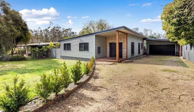 Hooked on Doon: 3 BR, 1.5 BA House in Bonnie Doon, Sleeps 9