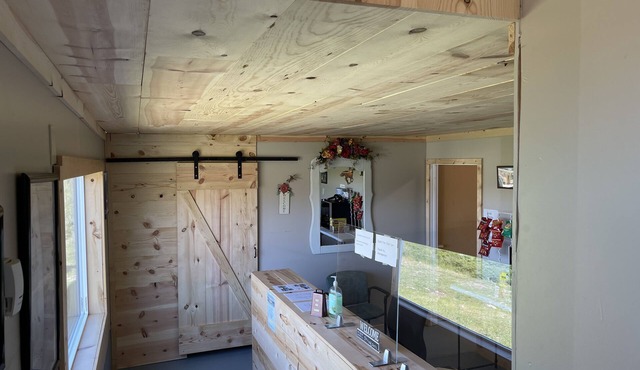 Hooks Hideaway Motel