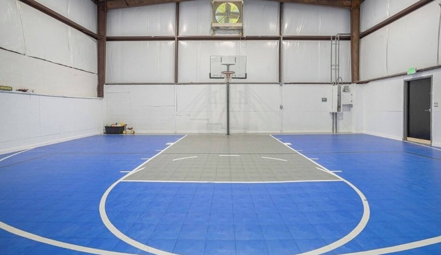 Hoops Haven 5-bedroom house in lovely McCalla
