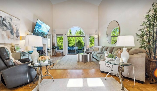 Hoosier Estate - Steps to IU