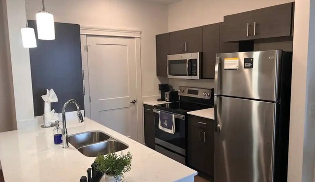 Hoosier Hospitality: Chic Getaway 1 Br w/Parking