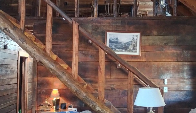 Hoot Nanny's Cabin on Mossy Creek