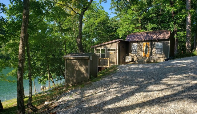 Hoot Owl Cabin - LAKEFRONT 2-Loft Cabin with stairs to the shoreline!