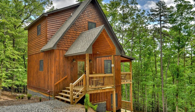 Hoot Owl Cottage | Fire Pit | Hot Tub | Charcoal Grill