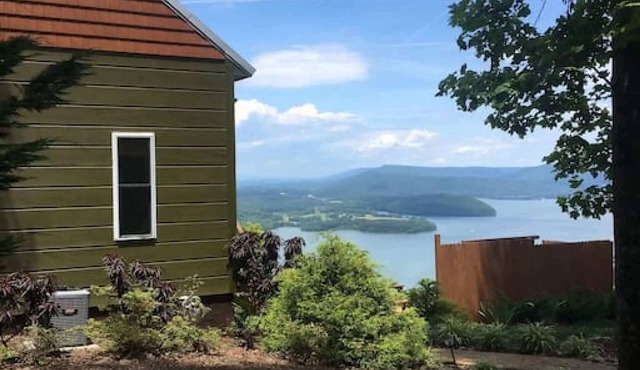 hoot owl · NO SUNDAY CHECK IN , GREAT VIEW-hot tub HOOT OWL