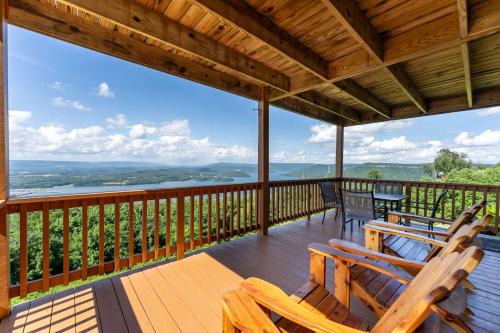 Hoot Owl with a private hot tub