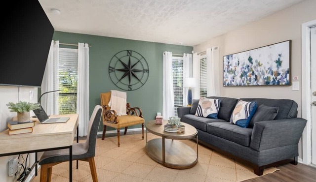Hoover Oasis: 2BR Apartment with Pool & Gym
