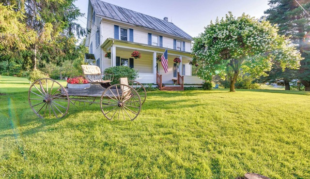 Hop Bottom Home w/Private Yard & Fire Pit!