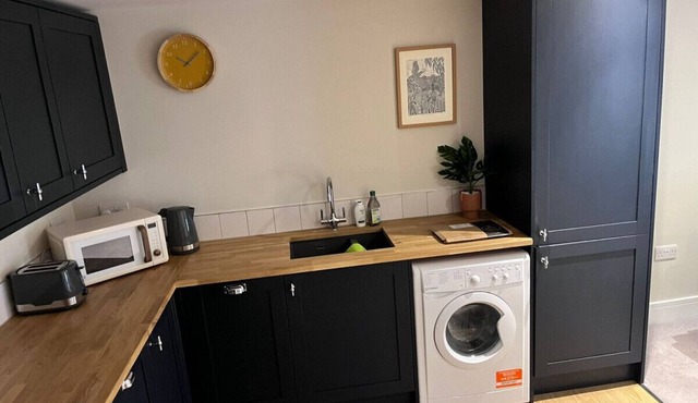 Hop Loft, Huntingdon Town, free parking close by