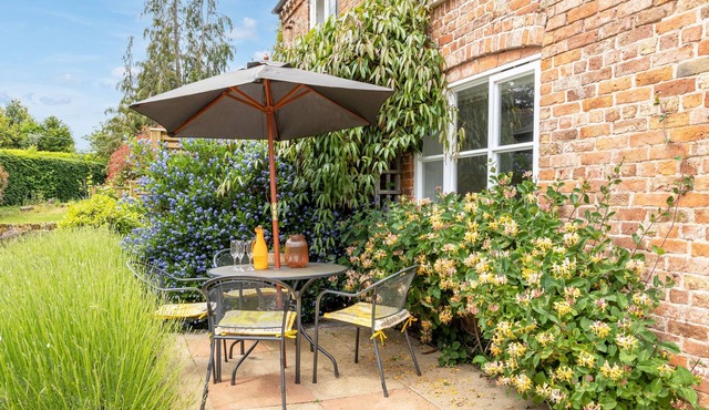 Hop Pickers Cottage - sleeps 4 guests in 2 bedrooms