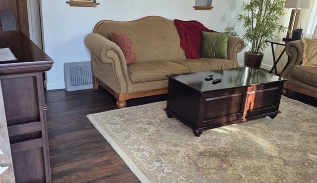 Hop, Skip, & a Jump Away! MOA, Lake Nokomis, Fun & More! Close to Everything!