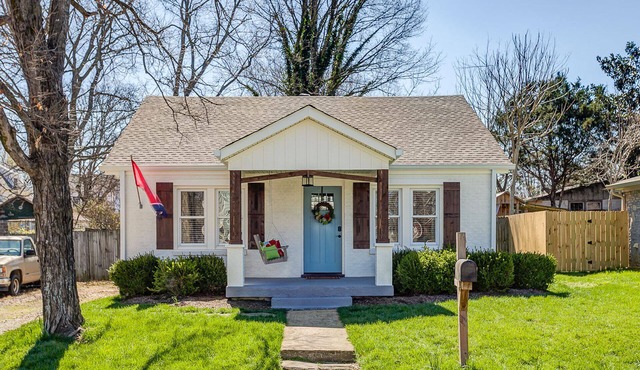 Hop! Skip! Jump! .Or Walk To Historic Downtown Franklin, Tn. Harmony Cottage
