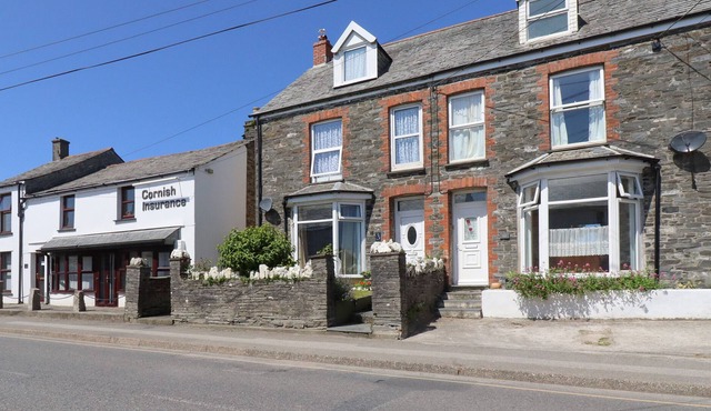 HOPE COTTAGE, pet friendly, with open fire in Delabole