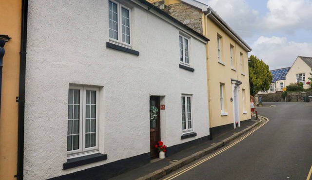 HOPE COTTAGE, pet friendly, with open fire in Buckfastleigh