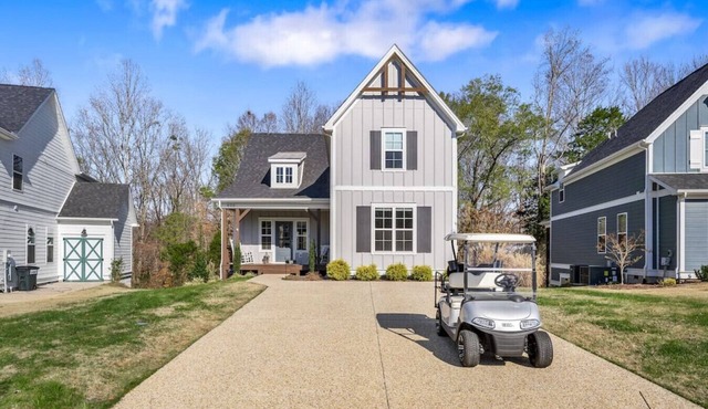 Hope's Crest · Beautiful Home with Lake/Marina Access and Firepit