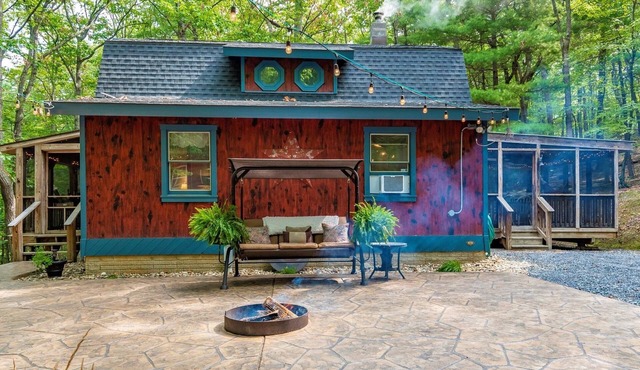Hope's Haven: Hot Tub, River Access, Pet Friendly