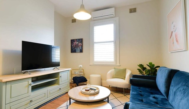 Hope St Cottage I - Historic Haven, Mountain Views