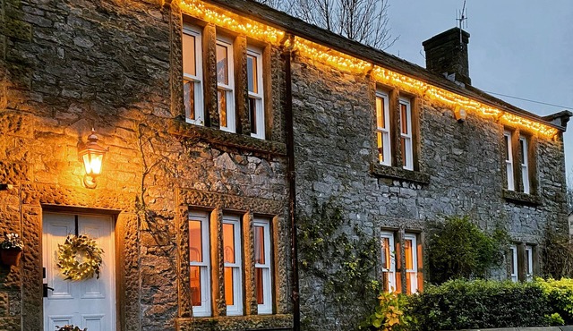 HOPE VIEW HOUSE, pet friendly in Castleton, Peak District