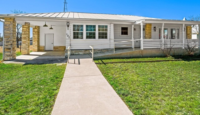 Hopf Haus | 2/1.5 Cottage | Coffee Bar with Microwave & Fridge