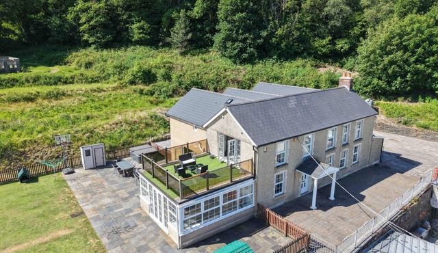 Hopkins Retreat Farm - 5 Bedroom House - Swansea