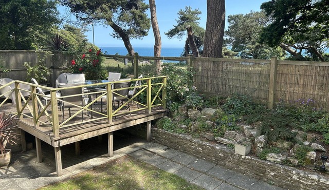 HOPPAPILL HOUSE, family friendly, with a garden in Bournemouth