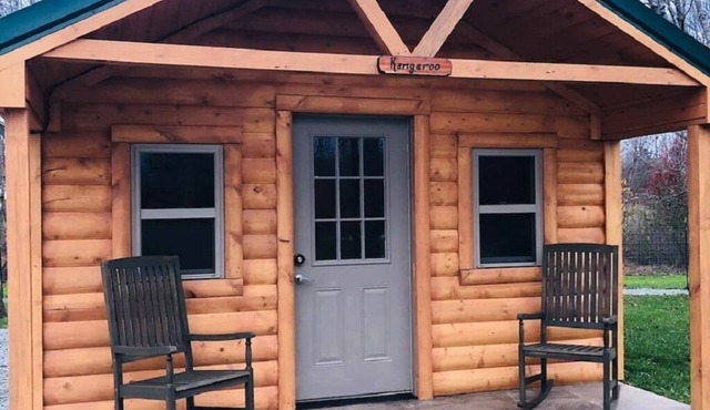 Hopping Kangaroo Cabin only .5 miles from the Safari Park!