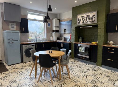 Horbury High St Wakefield ideal for long stays and contractors