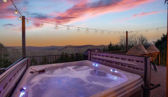 Horizon Hideout | Hot Tub, Mountain Views, Nature Escape