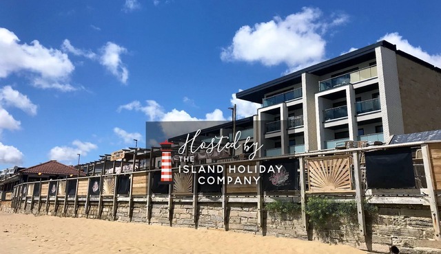 Horizon House - by the sea