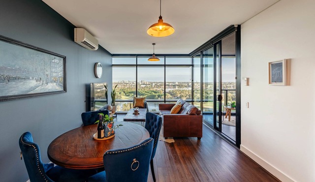 "Horizon" King-bed Lux Apt Stunning View w Parking