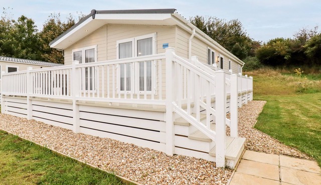 HORIZON LODGE, family friendly, with pool in Polgooth