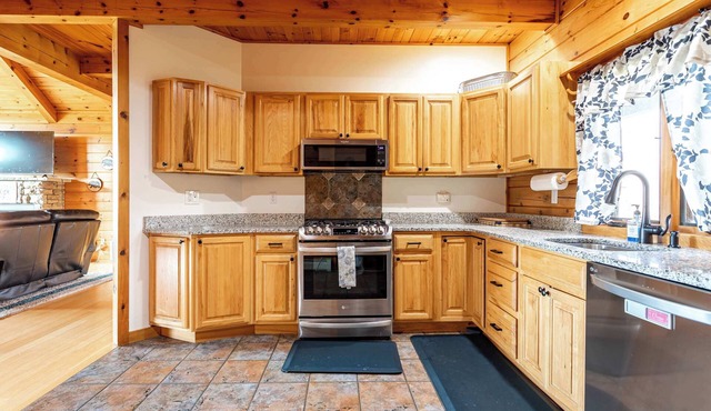 Horizon Retreat | Hot Tub | Lake Views | Game Room