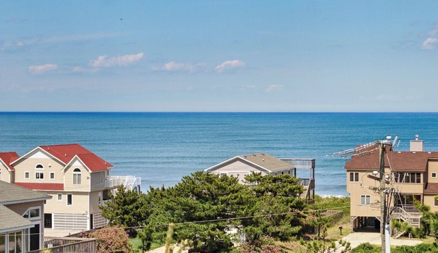 Horizon's Summit: Ocean Views, 2-Min Walk Beach