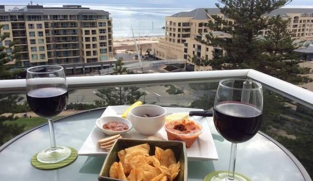 Horizon View at Glenelg Beach