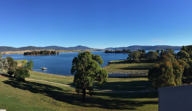 Horizons 212 Lake Jindabyne Waterfront Apartment