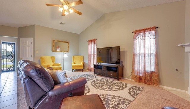 Horn Lake Home w/Yard: 8 Mi to Graceland!