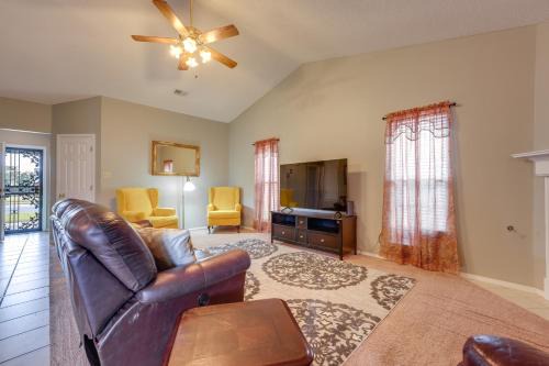 Horn Lake Home with Yard 8 Mi to Graceland!