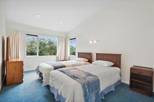 Hornbill Nest - Waikanae Beach Holiday Home