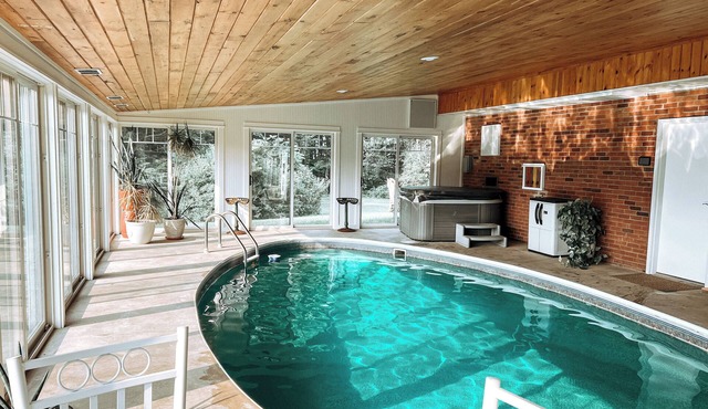 Hornby Heaven WITH POOL/HOT TUB