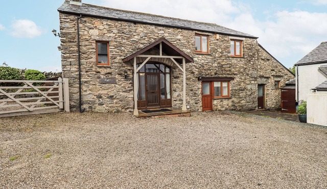 HORSE AND FARRIER BARN, pet friendly, with a garden in Cartmel