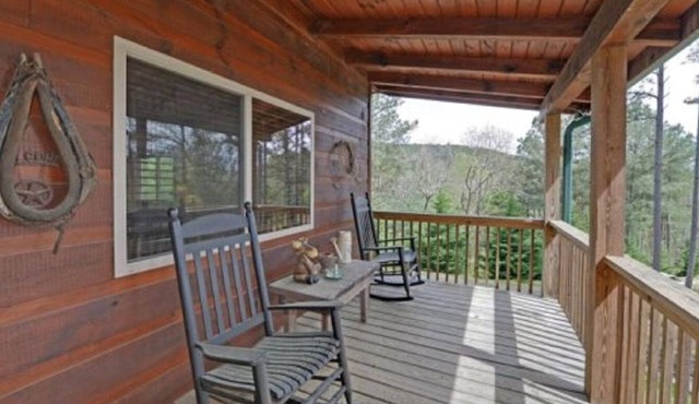 Horse Collar Lodge- Hot tub, ,minutes to Ocoee river rafting, pool table, Pet Friendly, fire pit