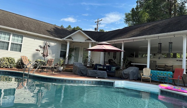 Horse country in a beautiful, cozy, pool house. You will love your stay.