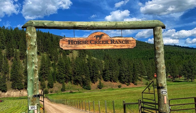 Horse Creek Ranch Luxurious Western Bunkhouse/Cabin