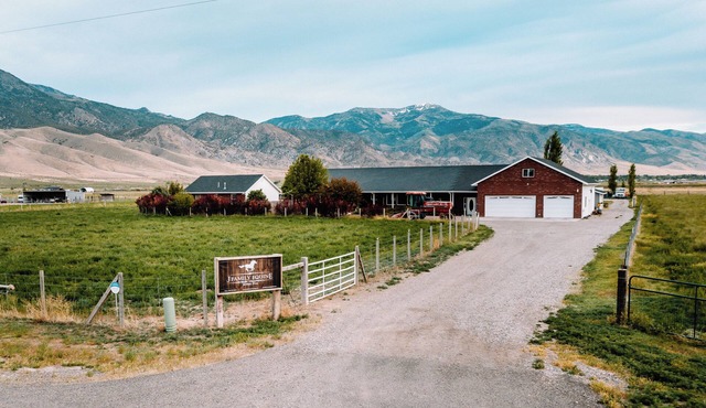 Horse Farm Haven - Beautiful studio apartment in peaceful Monroe