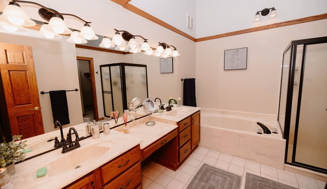 Horse farm house on 39 acres