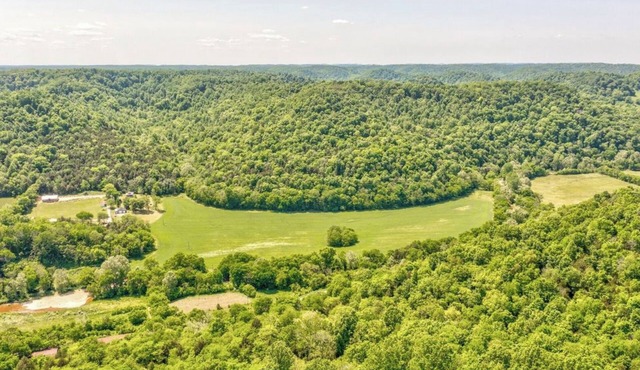 Horse Farm, Valley Views, Hiking Trails, Peaceful Escape with Hot Tub