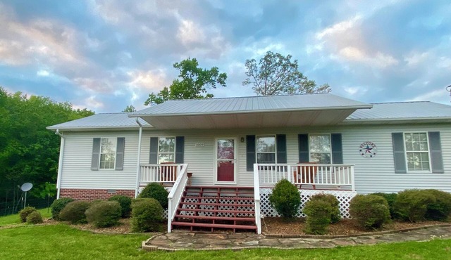 Horse-Friendly Crossville Home! Golf, Hike & More!
