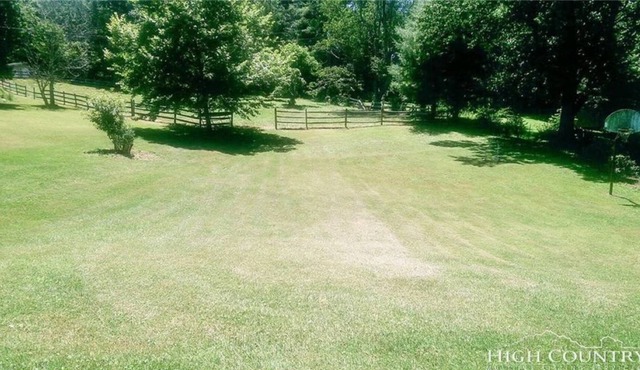 Horse Friendly Setting , Convenient to Old Beau Golfing & the Blue Ridge Pwy