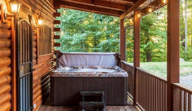 Horse Mountain Retreat HotTub Firepit 3Kings