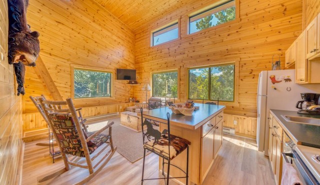 Horse Ranch on the Yellowstone River. Close to Gardiner and Yellowstone Park.